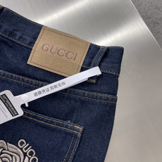 -GUCC 26ss新季爆款 牛仔裤柔软亲肤面料 订制奢华感铭牌皮标品质感细节处理满满到位 颜 -GUCC 26ss新季爆款 牛仔裤柔软亲肤面料 订制奢华感铭牌皮标品质感细节处理满满到位 颜