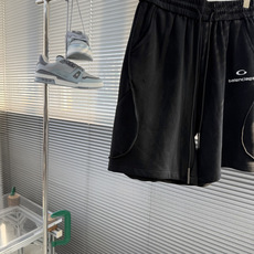 -Balenciag 春夏新款休闲短裤 面料定制定染 手感柔软细腻非常舒服😌水洗工艺、 -Balenciag 春夏新款休闲短裤 面料定制定染 手感柔软细腻非常舒服😌水洗工艺、