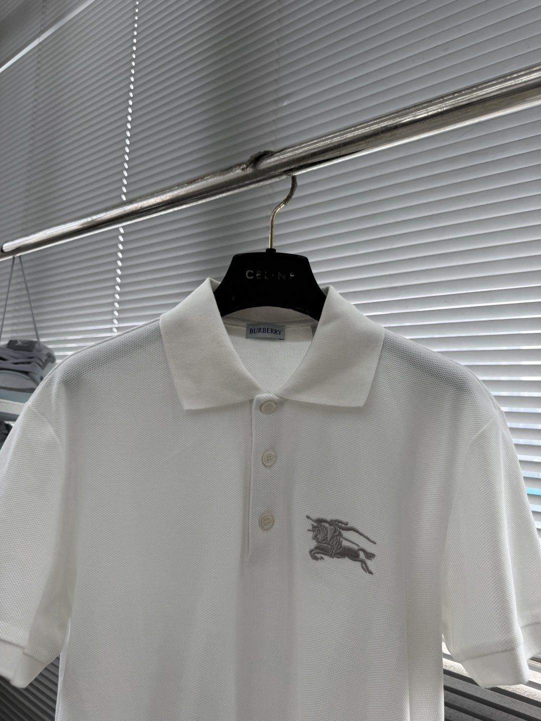 -BBR     纯色战马刺绣POLO衫采用100%珠地棉。螺纹采用1*1丝光扁机螺纹。刺绣采用3D立体