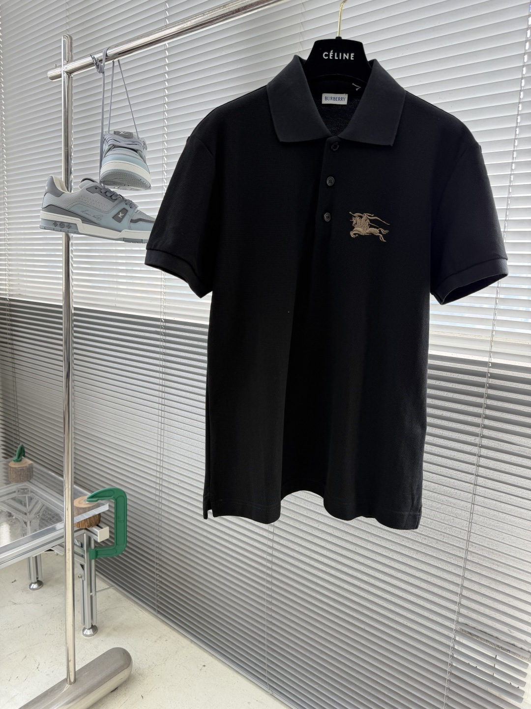 -BBR     纯色战马刺绣POLO衫采用100%珠地棉。螺纹采用1*1丝光扁机螺纹。刺绣采用3D立体