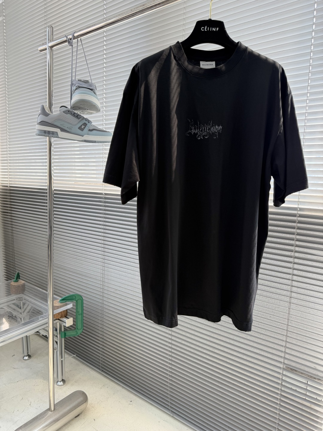 -Balenciag     26ss新款Sketchy黑色平纹针织中版型T恤 正面和背面饰以sketc