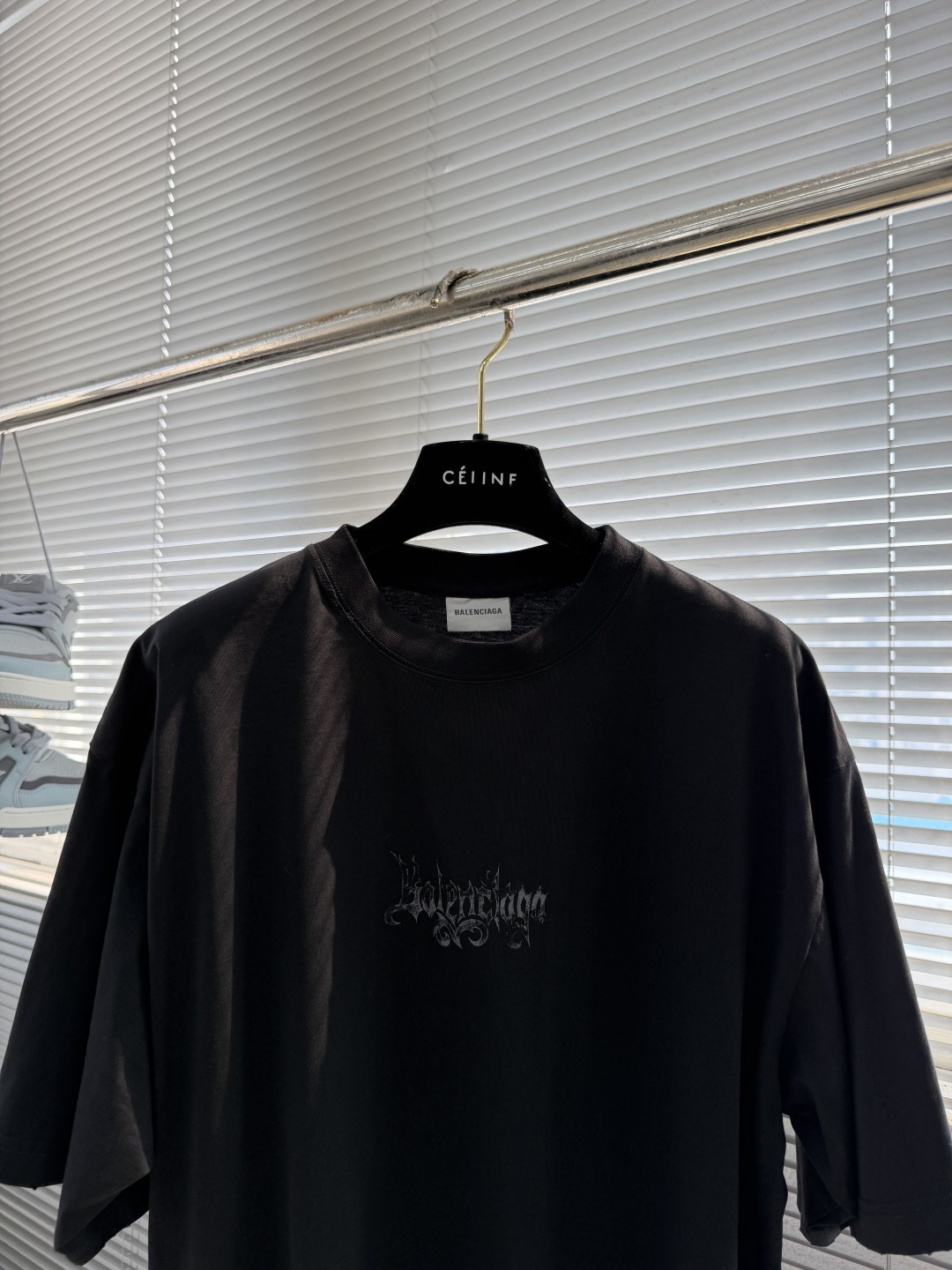 -Balenciag     26ss新款Sketchy黑色平纹针织中版型T恤 正面和背面饰以sketc