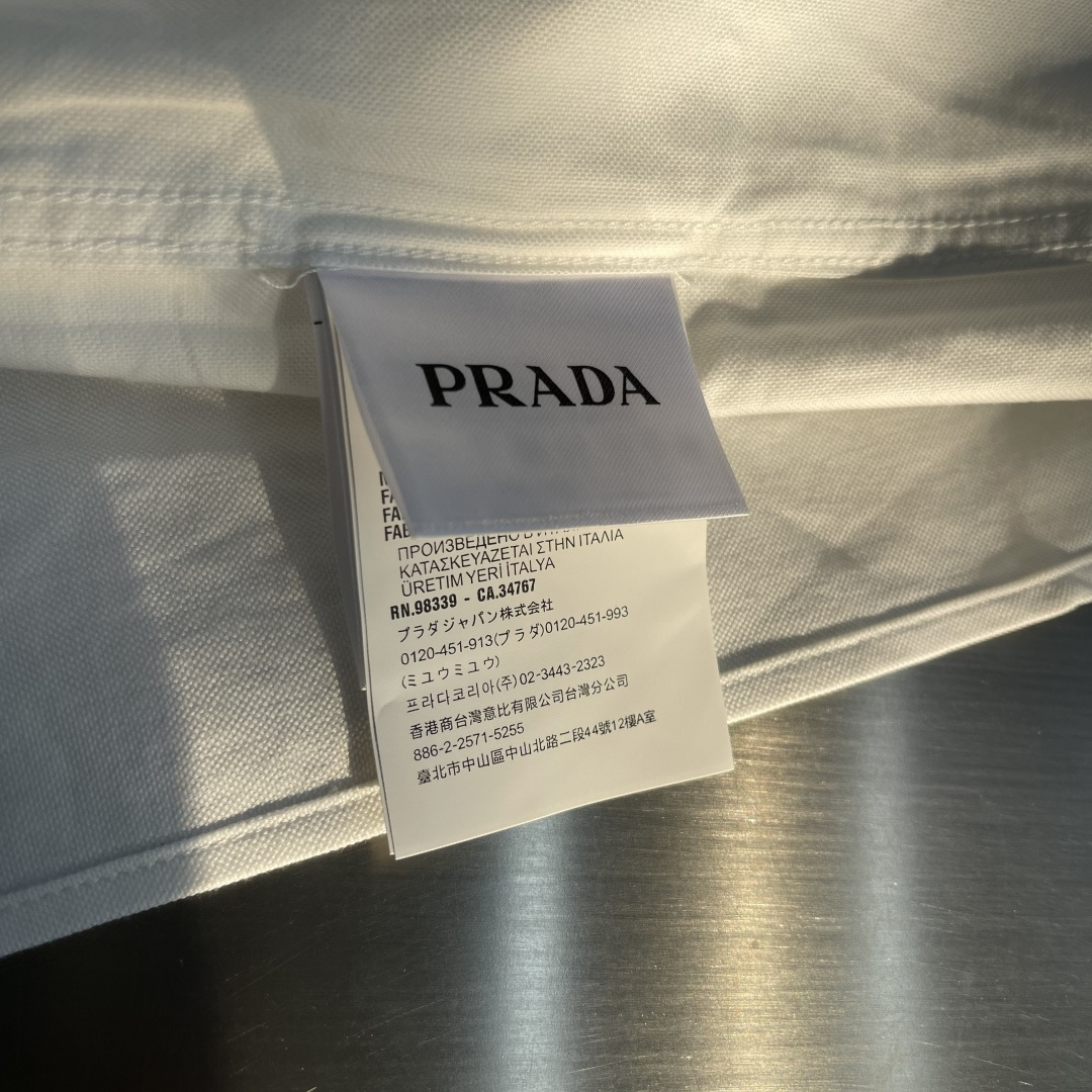 -PRAD    徽标刺绣衬衫定制奢韧双纬牛津纺 挺括有型 舒适透气 以温柔的月光浸白为底 勾勒高级感的