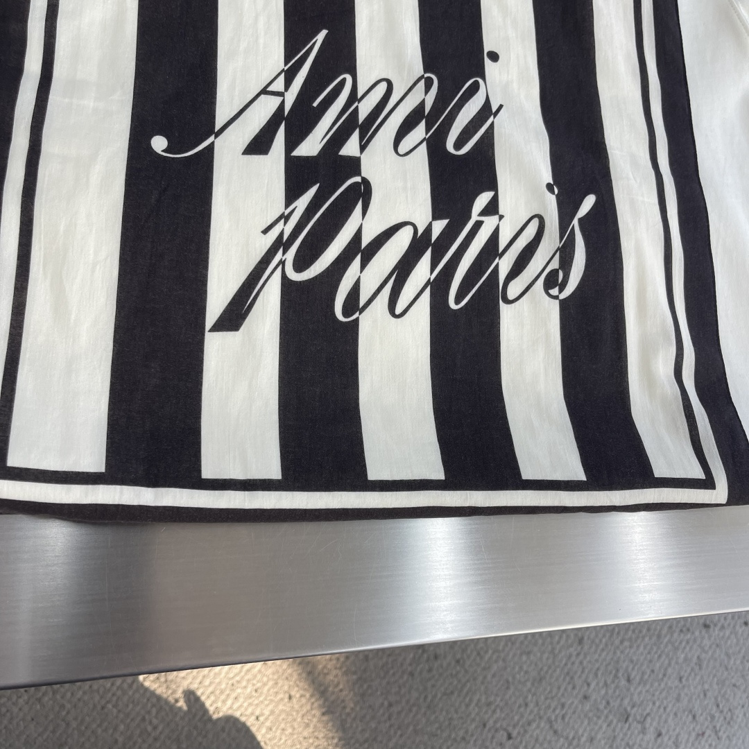 -Ami Paris    字母方巾短袖定制云絮双纱棉 细腻软糯 亲肤温润 奶霜米杏底色 流淌松弛奢雅气