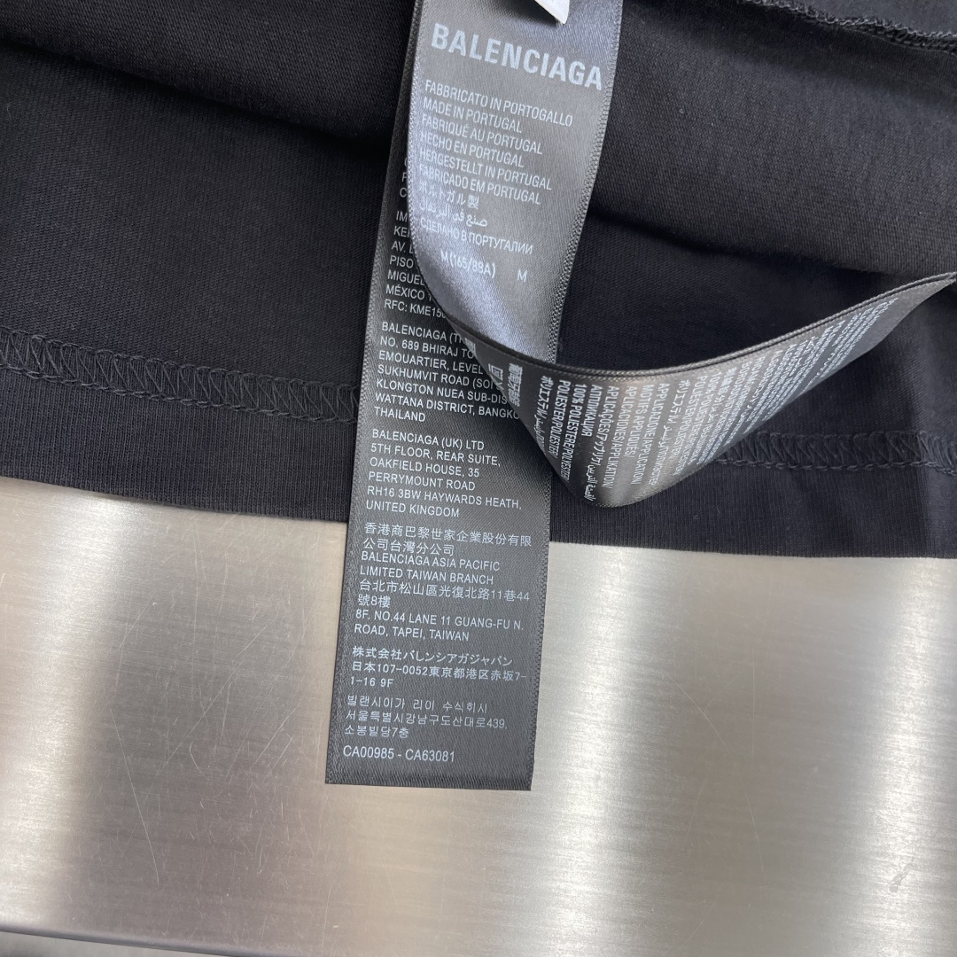 -Balenciag    人像直喷印花标识短袖采用定制巴黎绵。采用十字配套螺纹。印花采用3D白墨直喷，