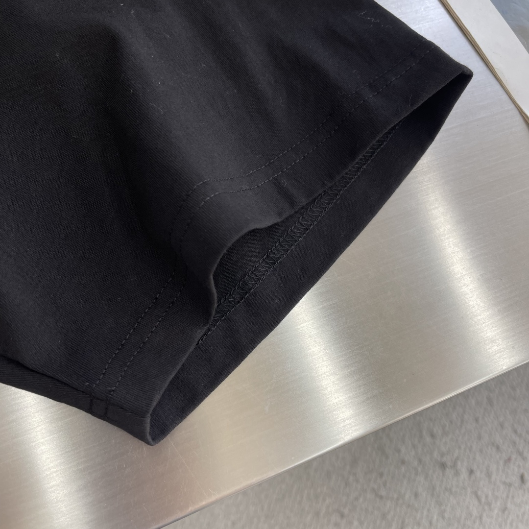 -Balenciag    人像直喷印花标识短袖采用定制巴黎绵。采用十字配套螺纹。印花采用3D白墨直喷，