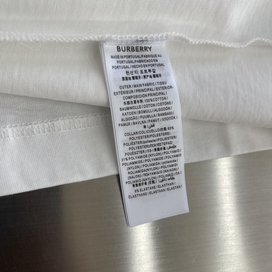 -BBR     格纹袖口战马刺绣短袖采用100%双股精梳纯棉针织面料，通过双股纱线交错织法，形成紧实饱