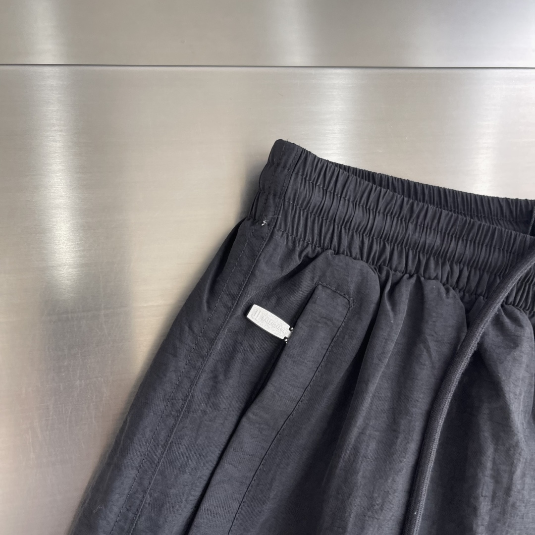 -Balenciag     26ss新款纯色Logo印花松紧腰 休闲短裤 宽松版型 男款 高版本码数：