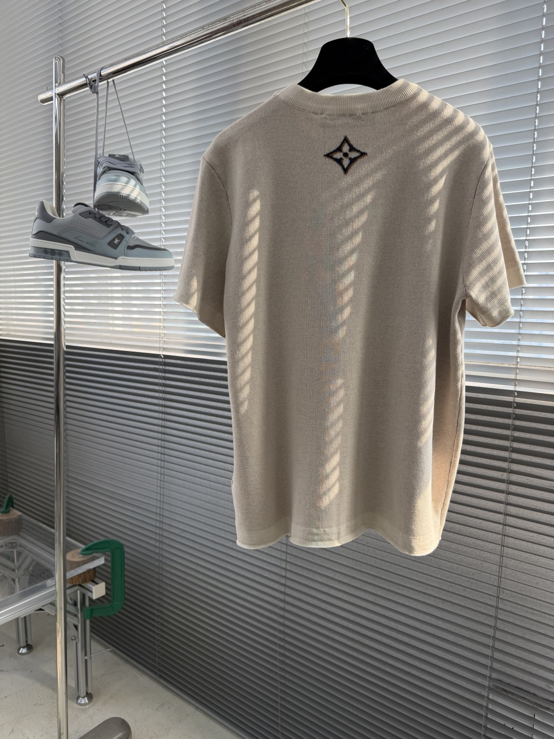 -驴牌     26ss新款Atelier系列字母提花针织短袖，还原1V Atelier工坊系列设计语言