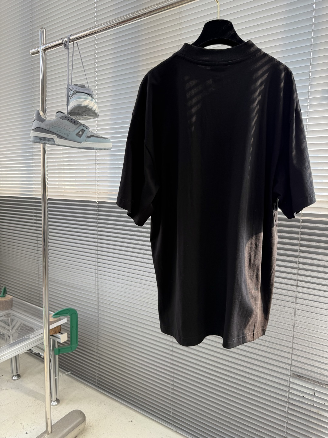 -Balenciag    人像直喷印花标识短袖采用定制巴黎绵。采用十字配套螺纹。印花采用3D白墨直喷，