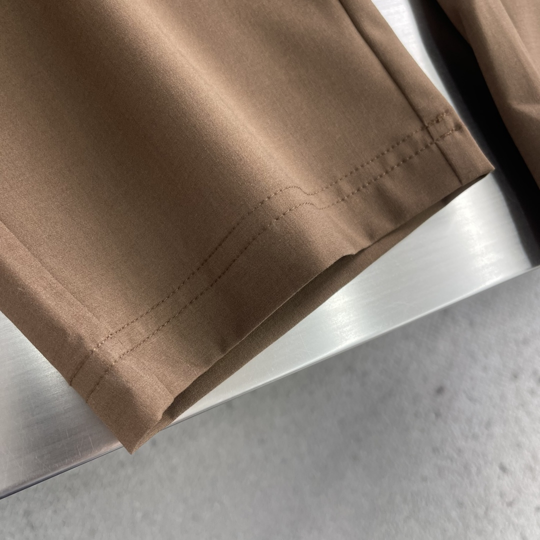 整套-Loro Piana     夹克翻领长裤松紧套装材质 羊毛混纺尺码：M-3XL尺码M	衣长67	
