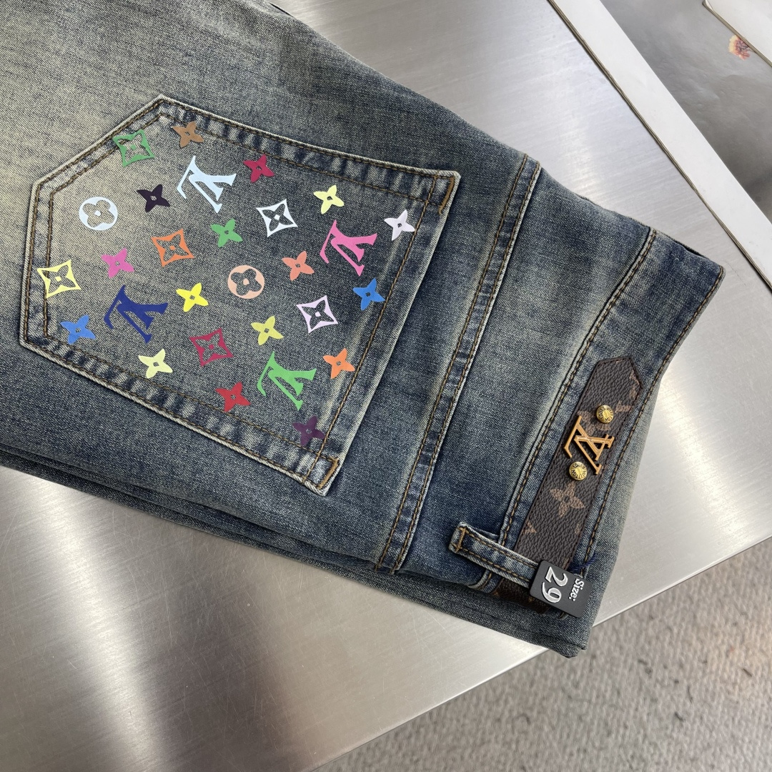 -驴牌     26ss最新款休闲牛仔裤，后口袋品牌字母印花设计，面料带弹力，舒适度高，直筒版型，经典永