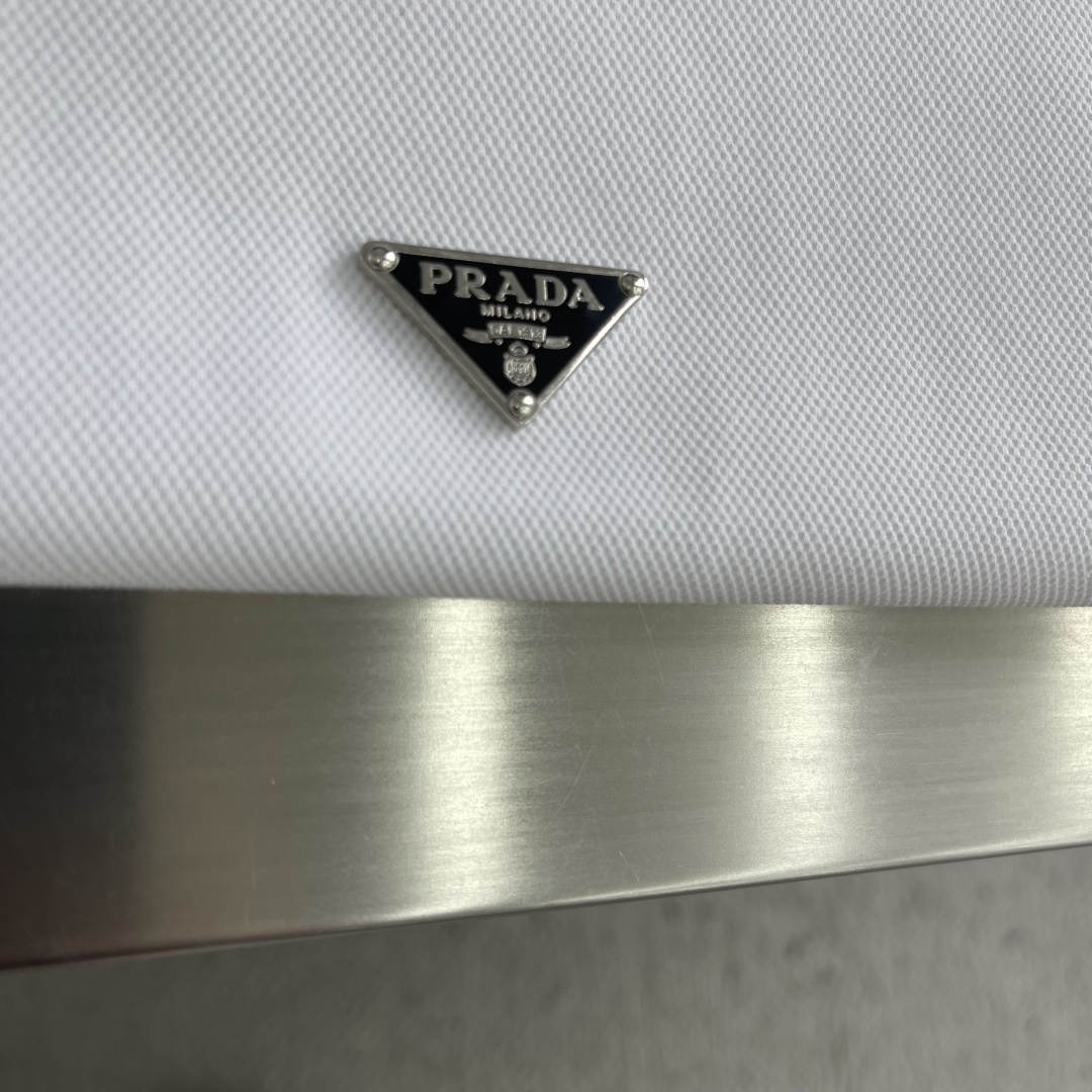 -PRAD     春夏莱卡丝光珠地棉翻领T恤。26铁标三角设计 订制罗纹棉质领 不易变形 热卖🔥款 利