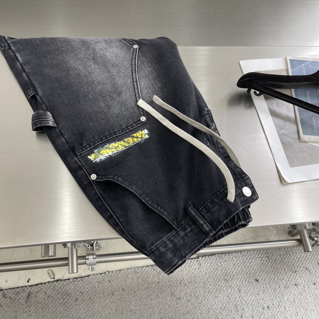 -Balenciag     牛仔系列短裤胶带涂鸦印花 logo五金配件复古洗水工艺 炒盐刷白复古黑立体