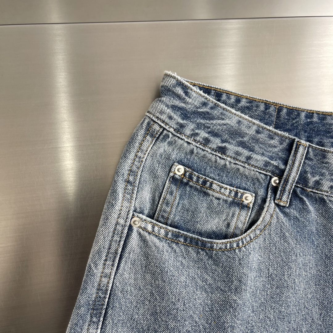 -Acne Studio     新款牛仔长裤随性的手绘泼墨涂鸦设计 洗水颜色，宽筒微弯刀阔腿版型 线条