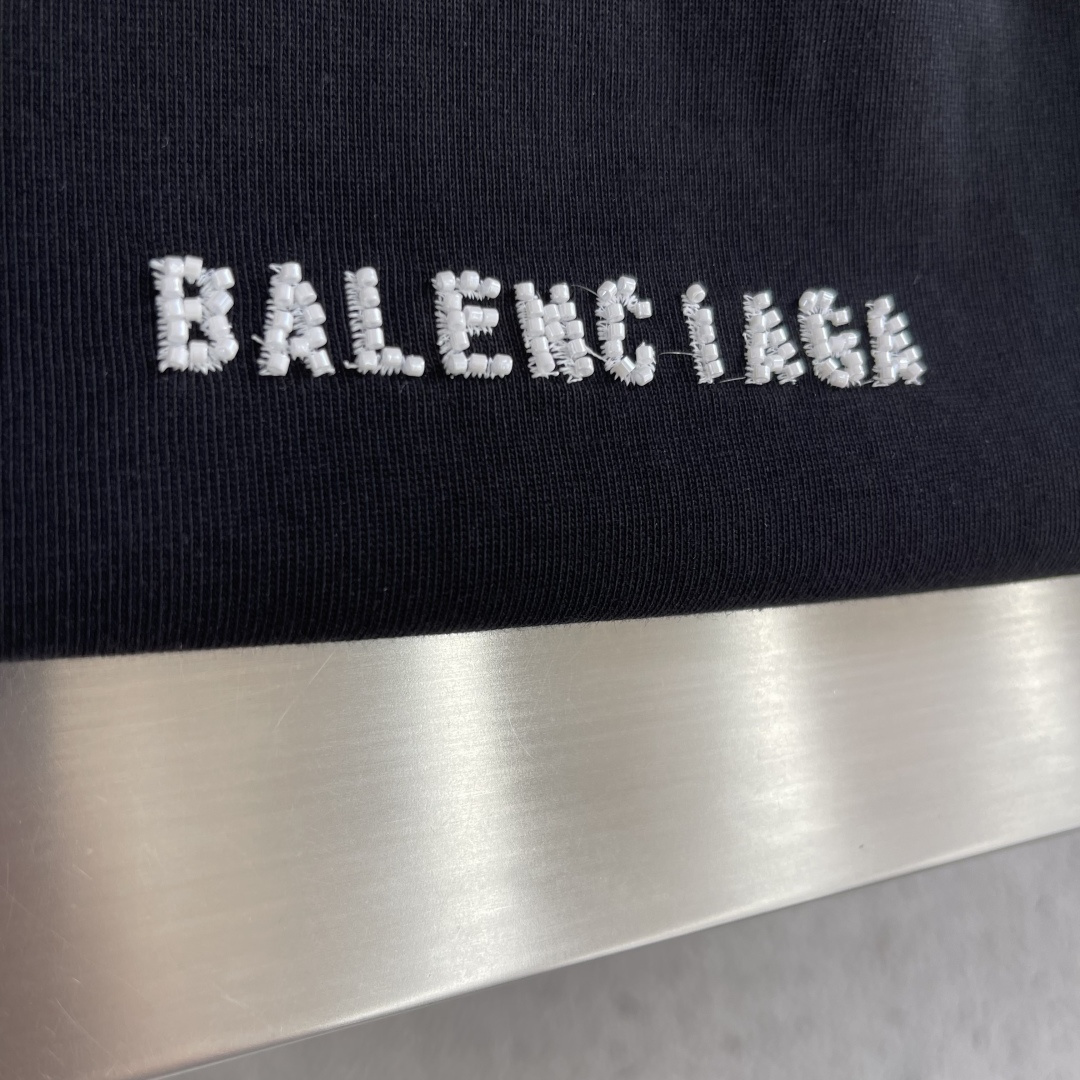 -Balenciag    2026SS春夏新品 经典珠管绣T恤，奢潮必备！甄选重磅精梳棉，软糯垂坠、透