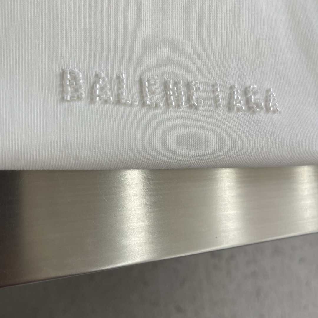 -Balenciag    2026SS春夏新品 经典珠管绣T恤，奢潮必备！甄选重磅精梳棉，软糯垂坠、透