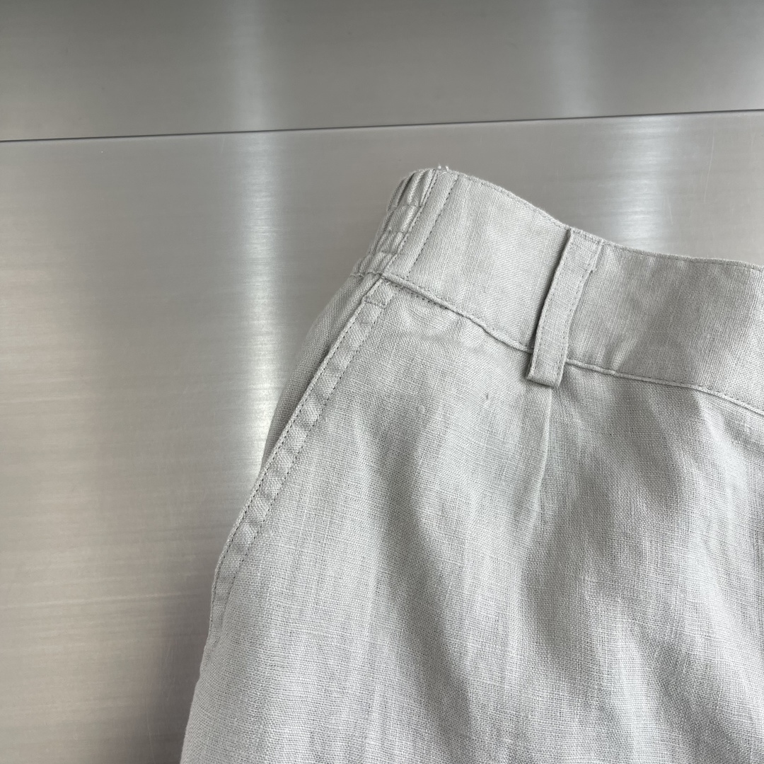 -Loro Piana     100%亚麻休闲短裤 意式老钱风的夏日松弛感甄选法国诺曼底产区100%高