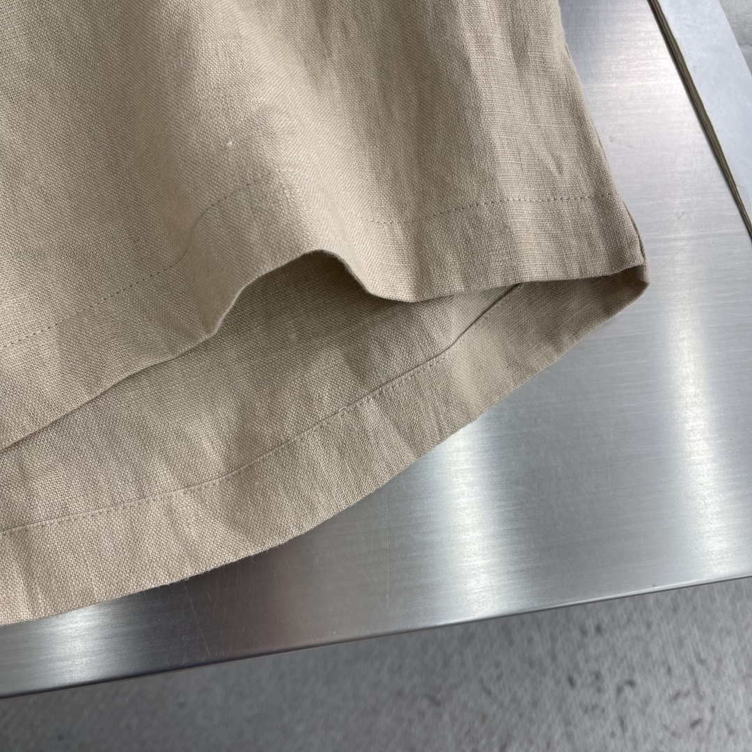 -Loro Piana     100%亚麻休闲短裤 意式老钱风的夏日松弛感甄选法国诺曼底产区100%高