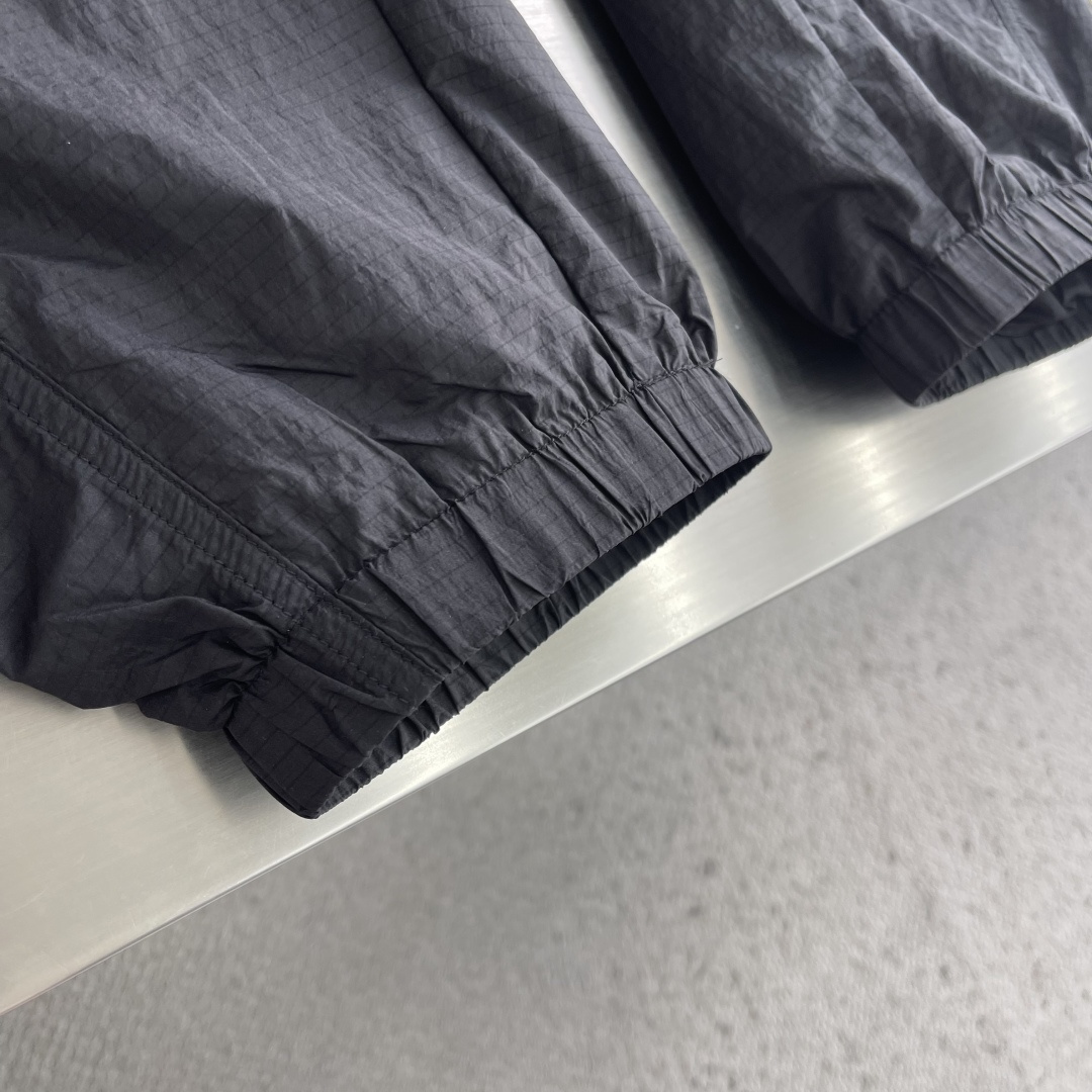 长裤-Stone Island   26ss夏季新款运动系列休闲裤卫裤 腰际抽绳款 侧边logo徽章点缀