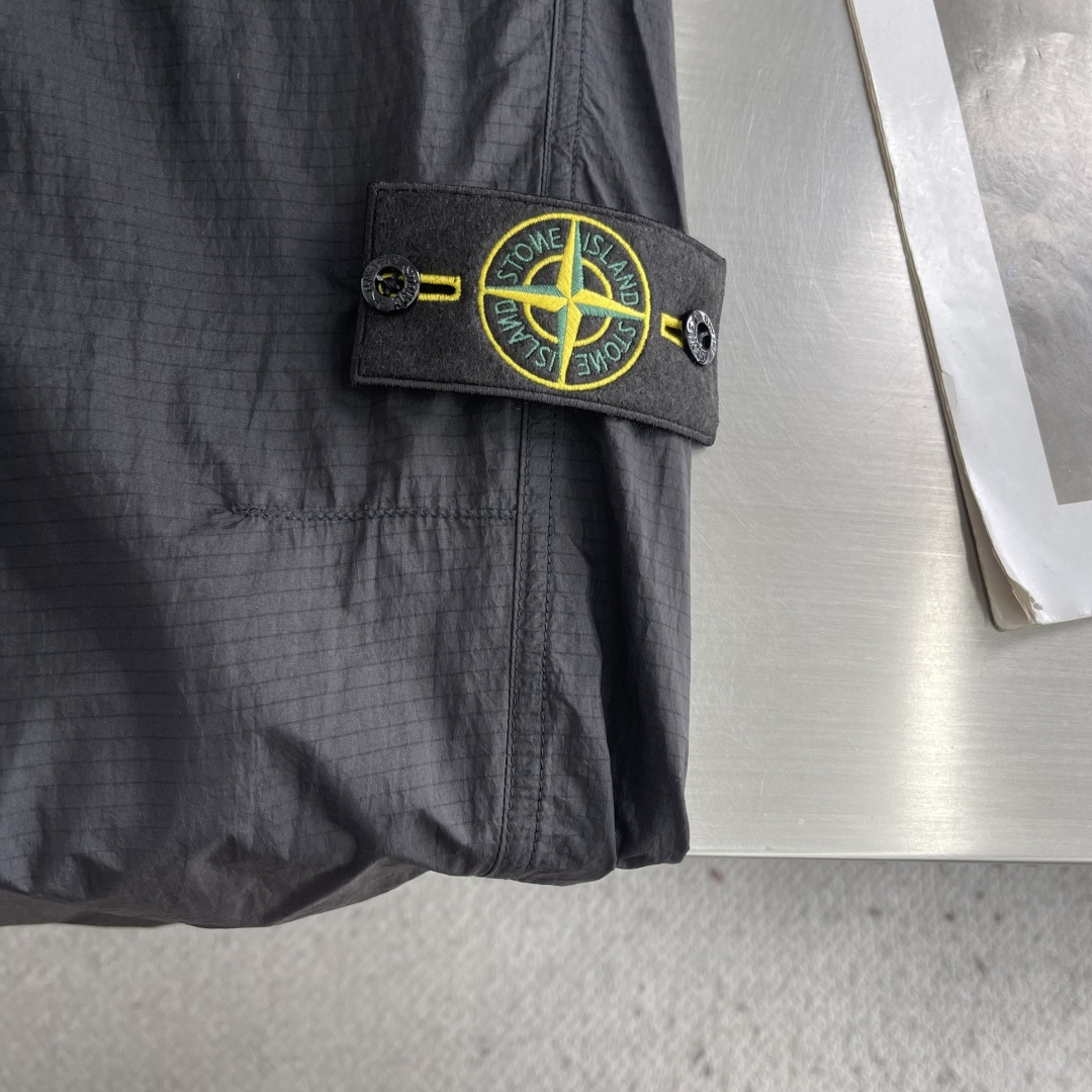 长裤-Stone Island   26ss夏季新款运动系列休闲裤卫裤 腰际抽绳款 侧边logo徽章点缀