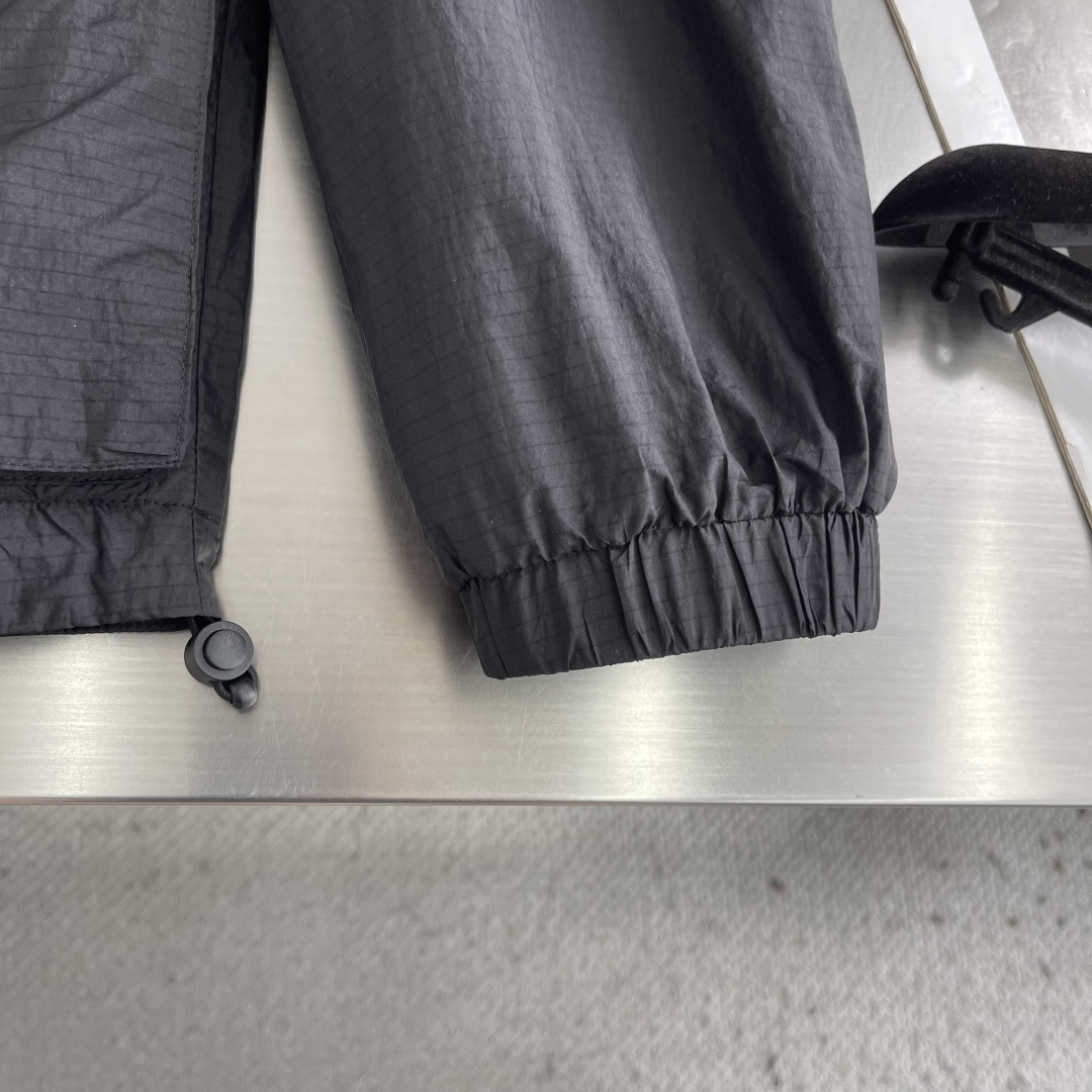 外套-Stone Island    2026最新款防晒服薄款夹克外套 最新款连帽设计防晒外套 经典元素