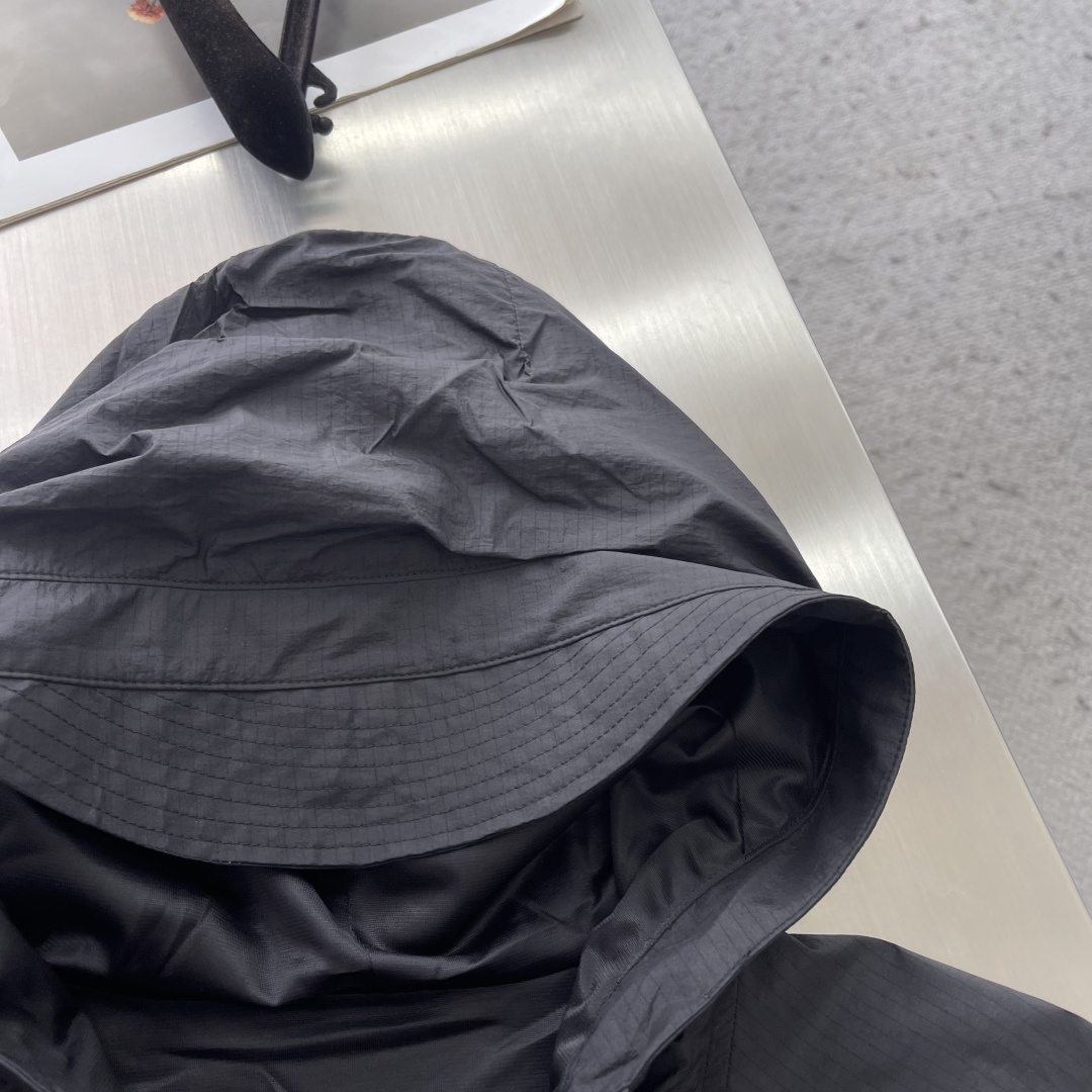 外套-Stone Island    2026最新款防晒服薄款夹克外套 最新款连帽设计防晒外套 经典元素