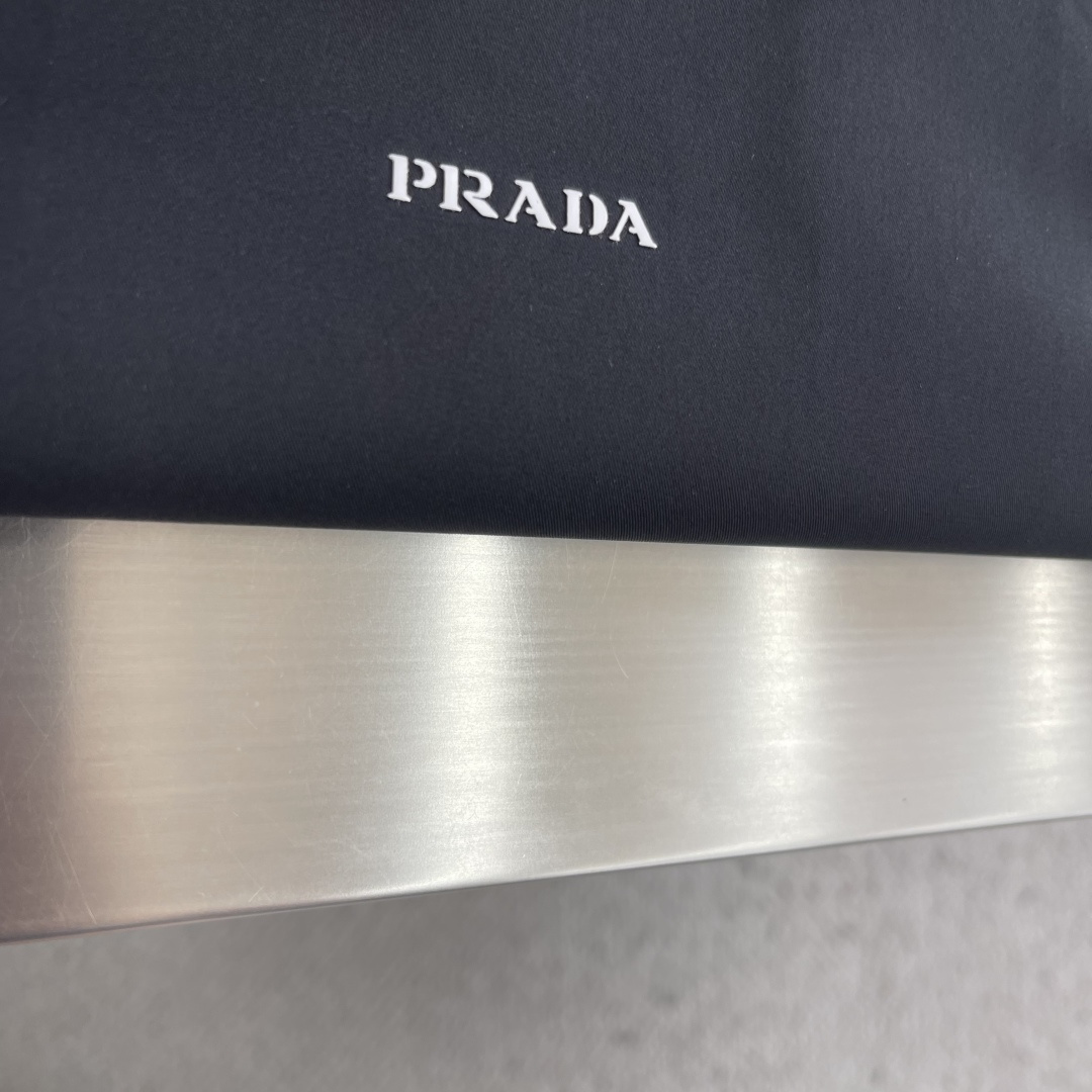 -PRAD     2026新款长袖衬衫 宽松版型 小翻领设计 全新的风格，展现的低调优雅、从容稳重的卓