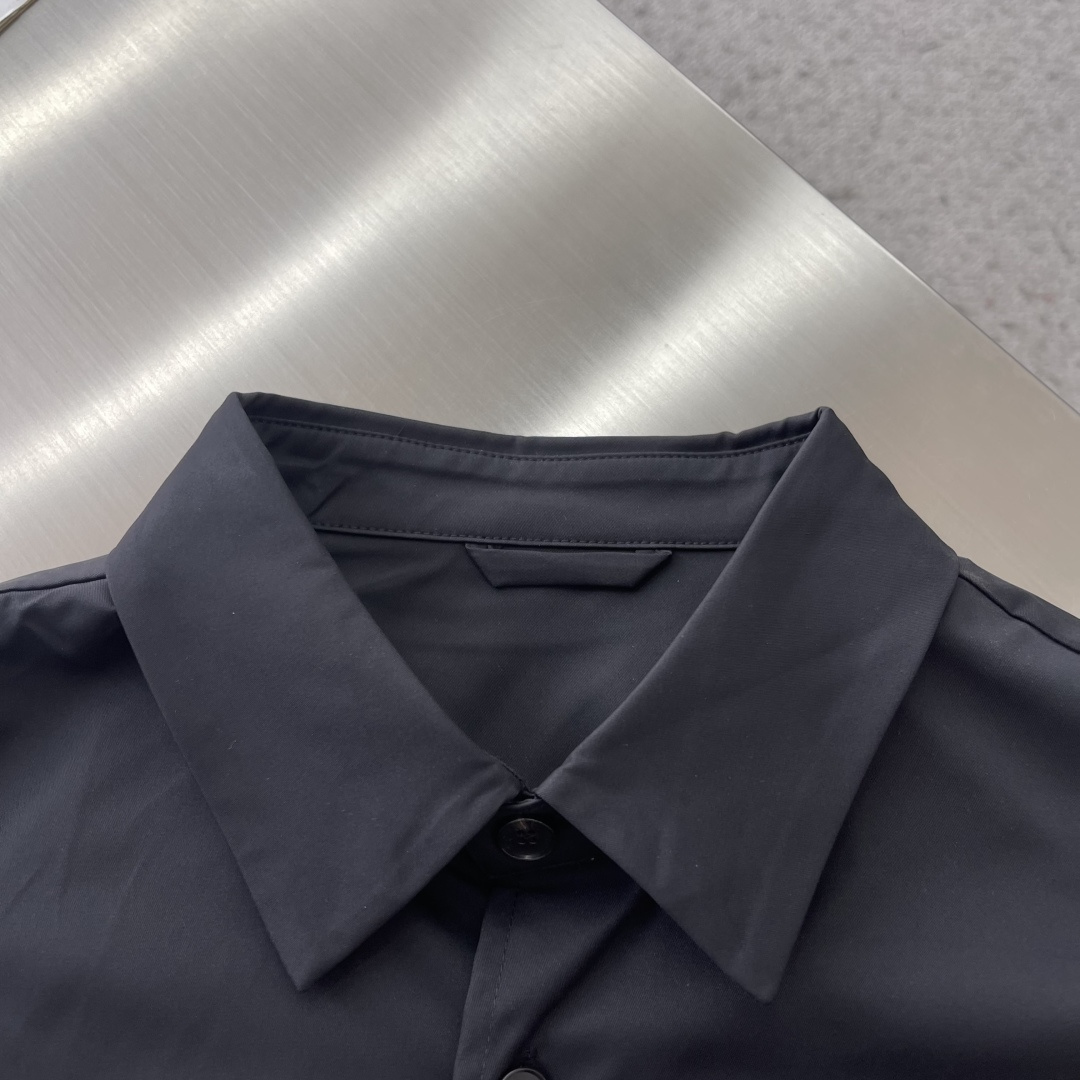-PRAD     2026新款长袖衬衫 宽松版型 小翻领设计 全新的风格，展现的低调优雅、从容稳重的卓
