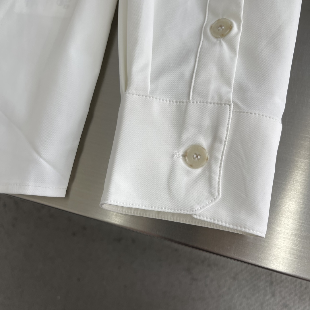 -PRAD     2026新款长袖衬衫 宽松版型 小翻领设计 全新的风格，展现的低调优雅、从容稳重的卓