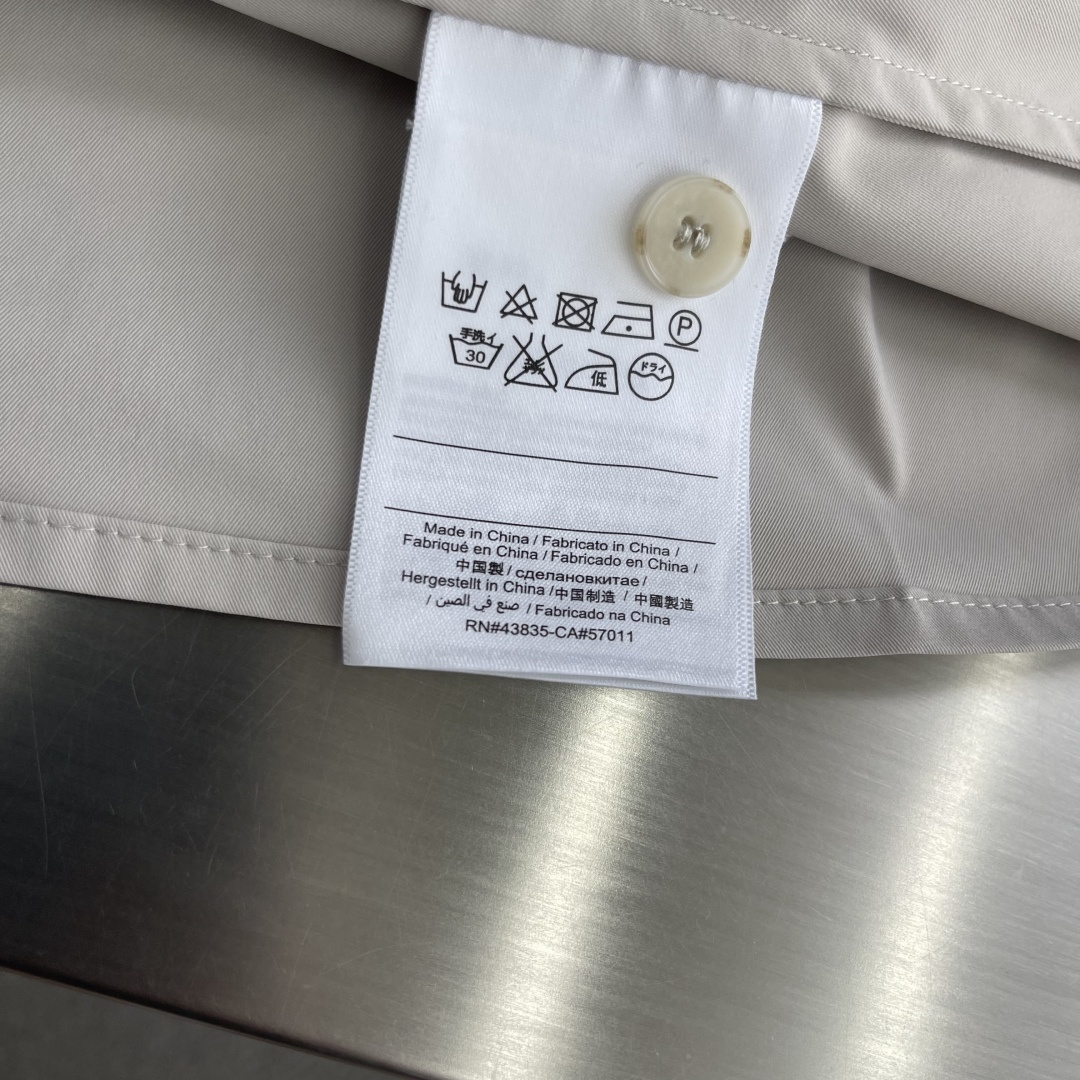 -PRAD     2026新款长袖衬衫 宽松版型 小翻领设计 全新的风格，展现的低调优雅、从容稳重的卓