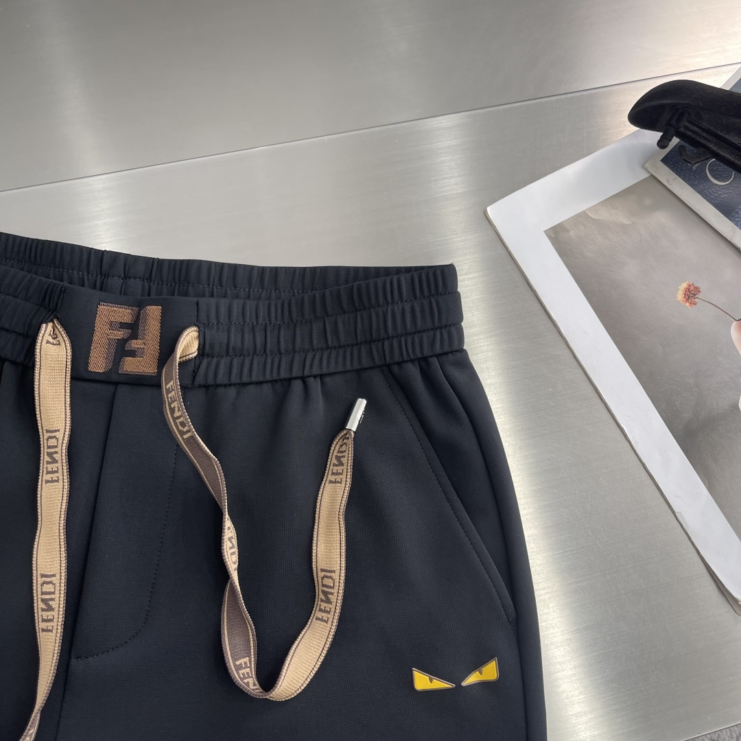 -FEND   2026FW男款卫裤休闲裤 ，直筒休闲裤  超级有质感 ，贴身舒适  吸汗透气  久穿不