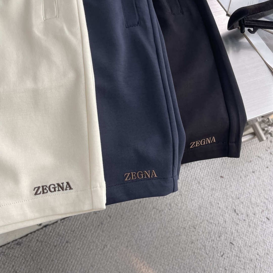 -Z Zegn     26SS款新款短裤这款短裤采用优质涤棉混纺基材，融合高弹氨纶纤维织造而成，面料肌