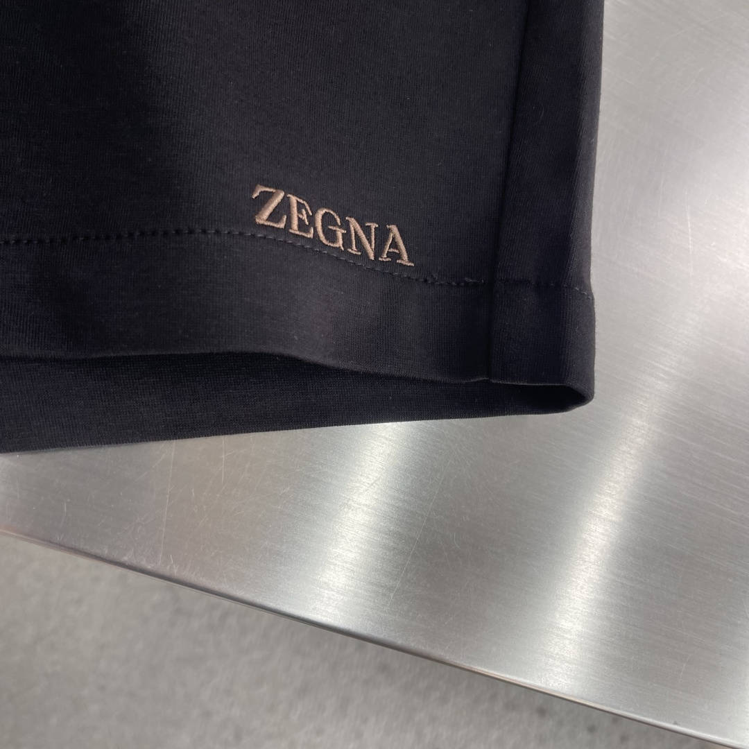 -Z Zegn     26SS款新款短裤这款短裤采用优质涤棉混纺基材，融合高弹氨纶纤维织造而成，面料肌