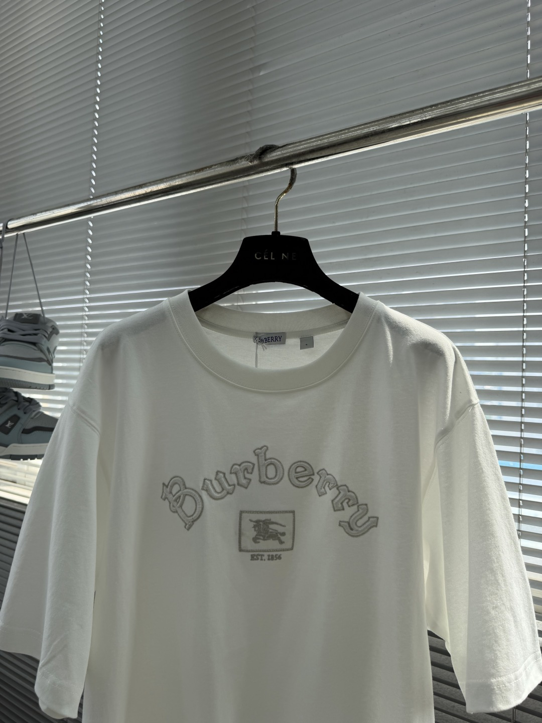-BBR    FW26 哥特式徽标棉质圆领 T恤 男女同款码数:S M L XL尺码	衣长	胸围	肩宽