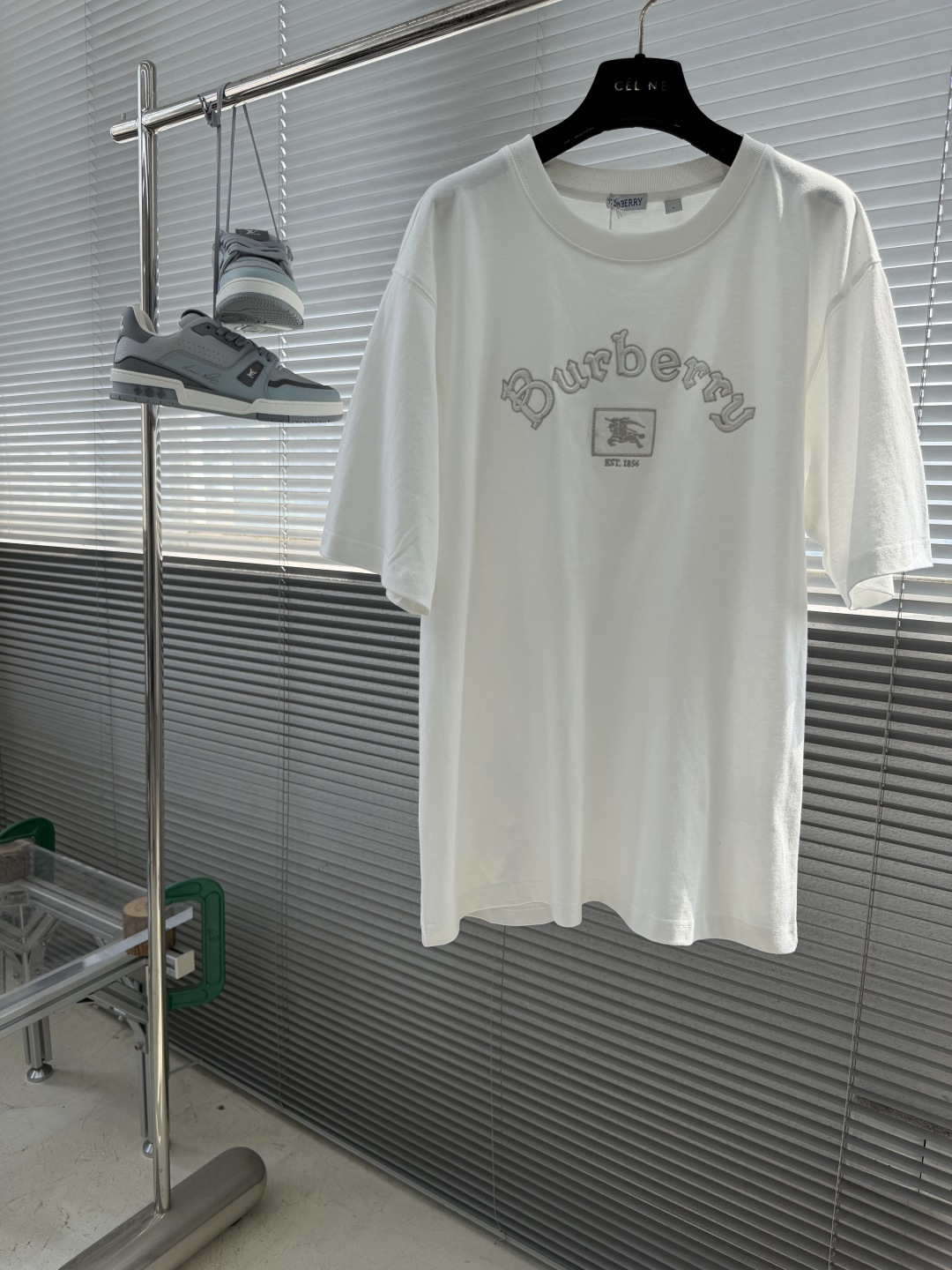 -BBR    FW26 哥特式徽标棉质圆领 T恤 男女同款码数:S M L XL尺码	衣长	胸围	肩宽