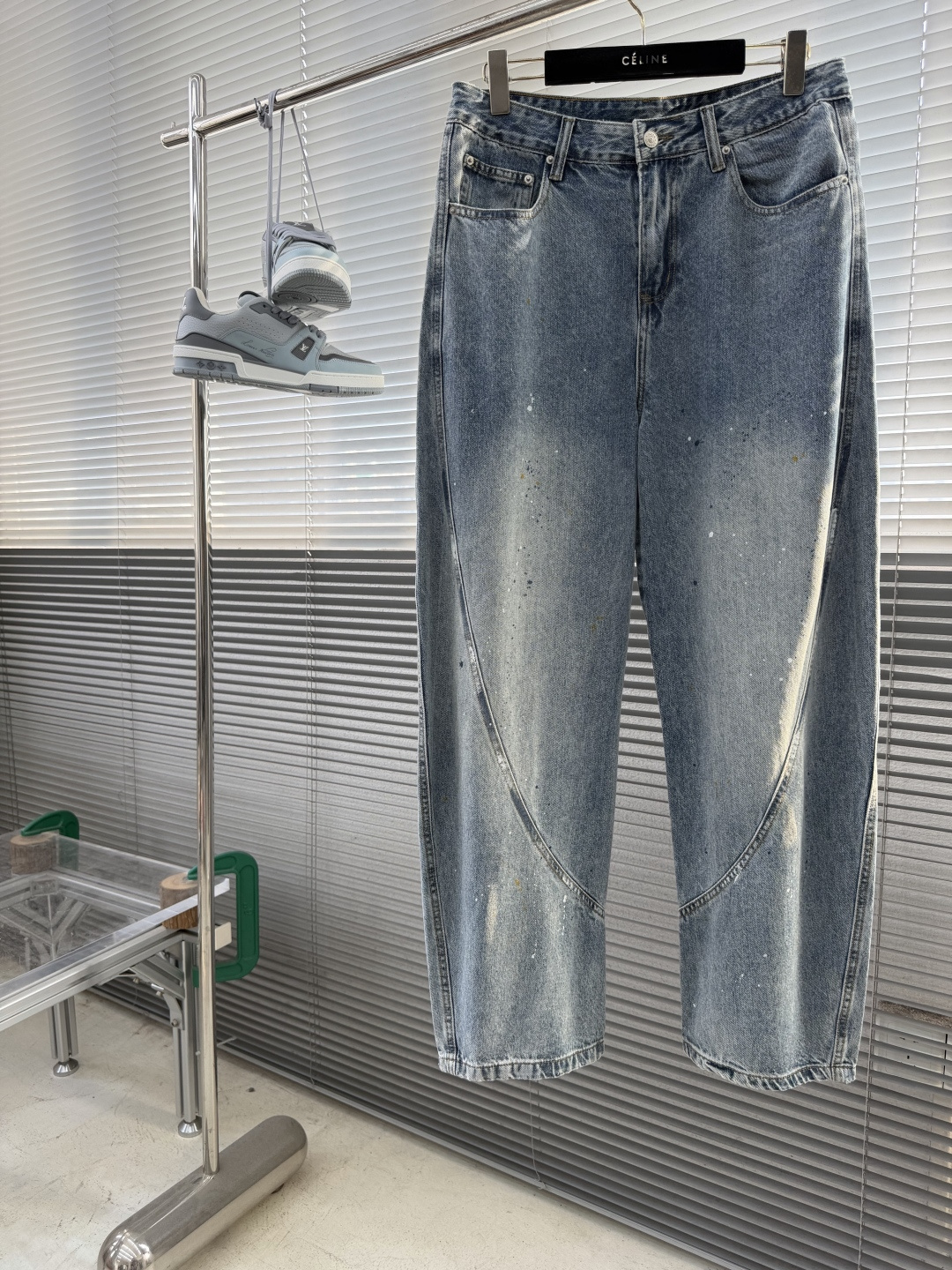 -Acne Studio     新款牛仔长裤随性的手绘泼墨涂鸦设计 洗水颜色，宽筒微弯刀阔腿版型 线条