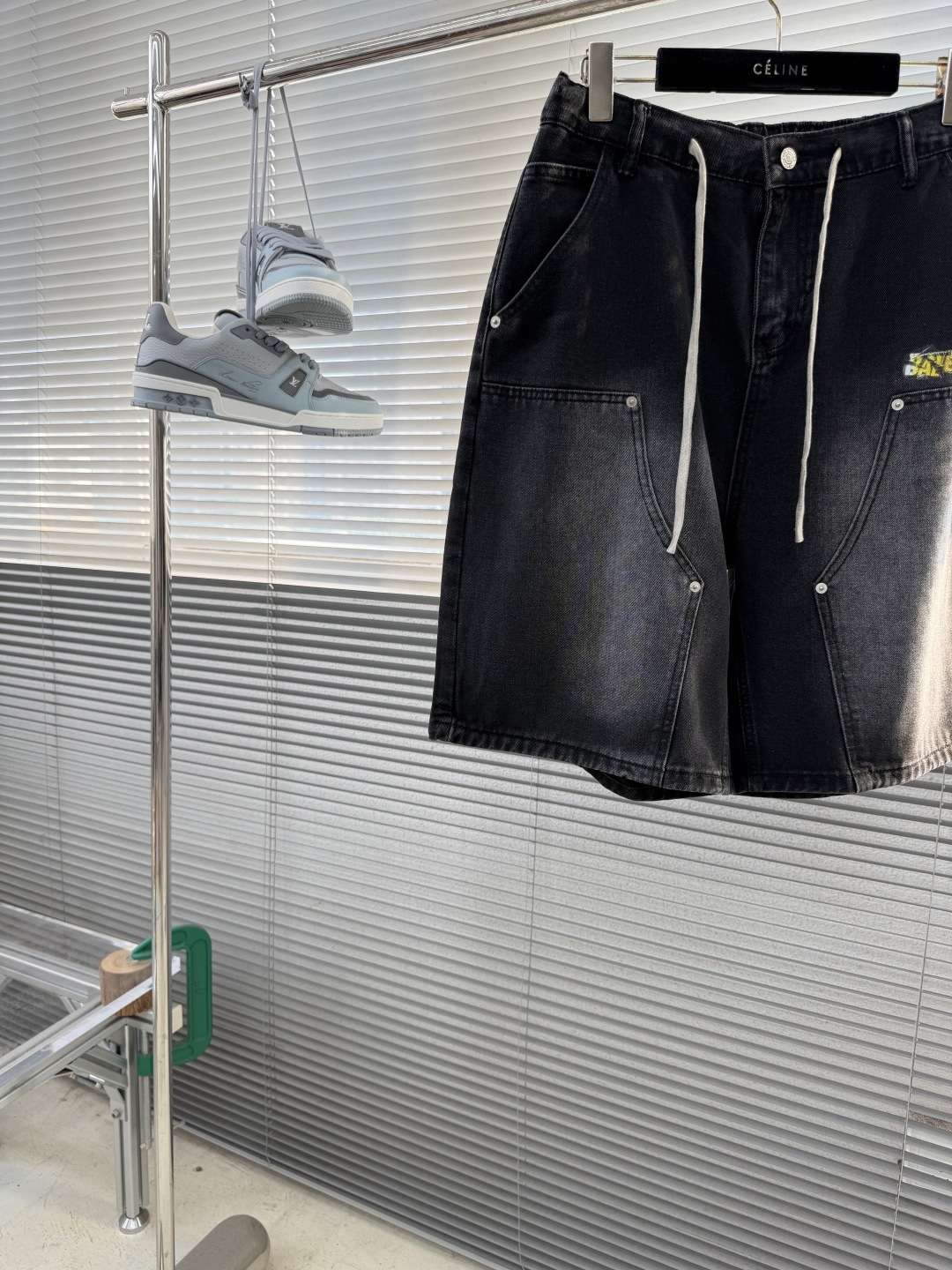 -Balenciag     牛仔系列短裤胶带涂鸦印花 logo五金配件复古洗水工艺 炒盐刷白复古黑立体