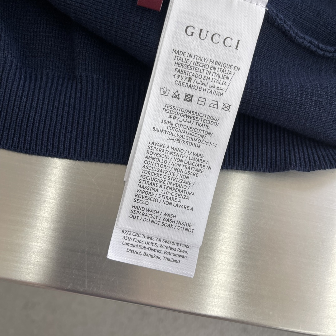 -GUCC    刺绣双G标识针织衫采用棉质混纺桑蚕丝。刺绣采用3D立体刺绣，胸口以品牌字母双G作为点缀