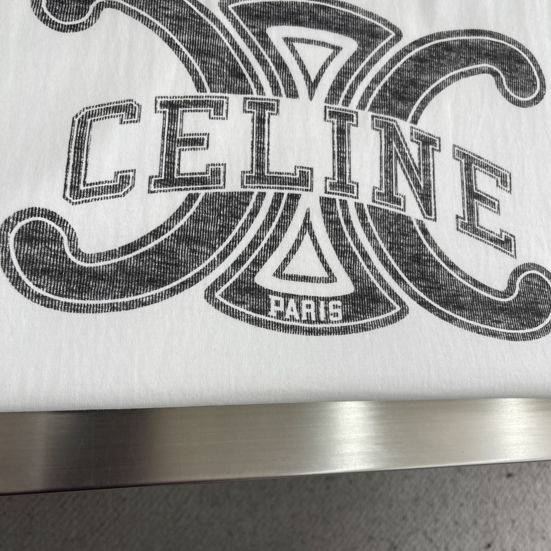 -CELIN*     凯旋门印花短袖T恤，100%纯棉，柔软舒适，日常穿着超友好!正面凯旋门Logo+