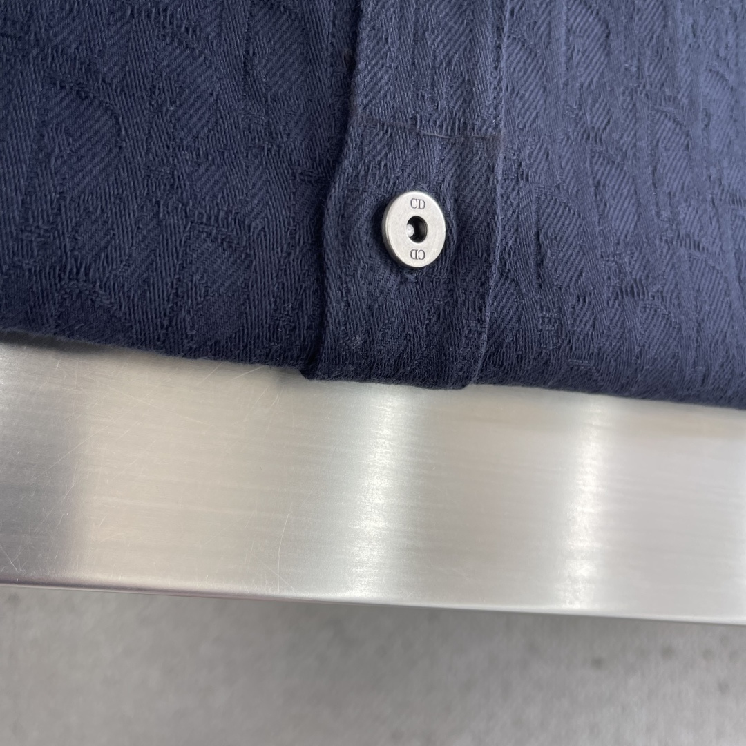 -Dio    SS26 夏季男装系列 纯色棉质印花单排扣长袖 衬衫 尺码:S M L XL尺码	衣长	