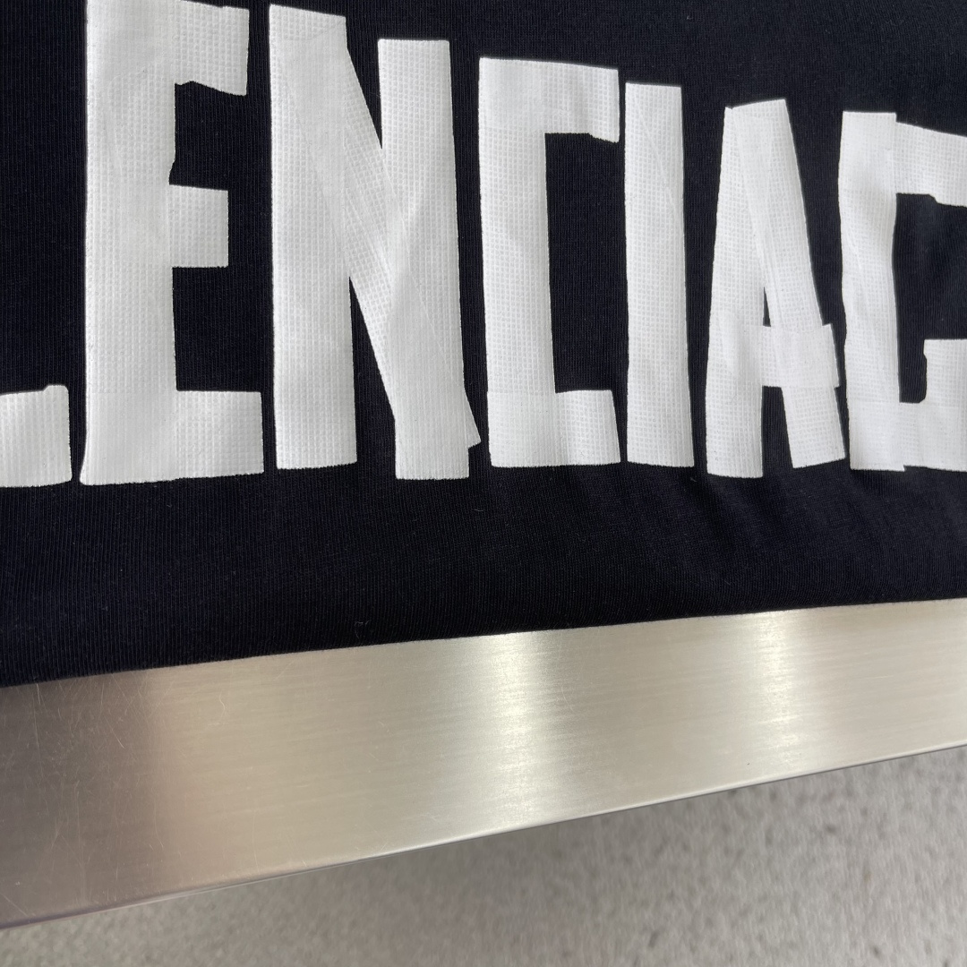 -Balenciag      胶带系列新款t恤，纯棉面料，重工做旧洗水工艺，进口双色胶印重印，设计感十