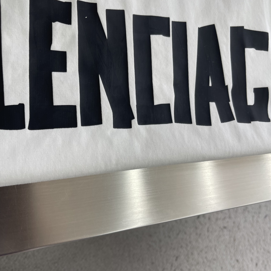 -Balenciag      胶带系列新款t恤，纯棉面料，重工做旧洗水工艺，进口双色胶印重印，设计感十