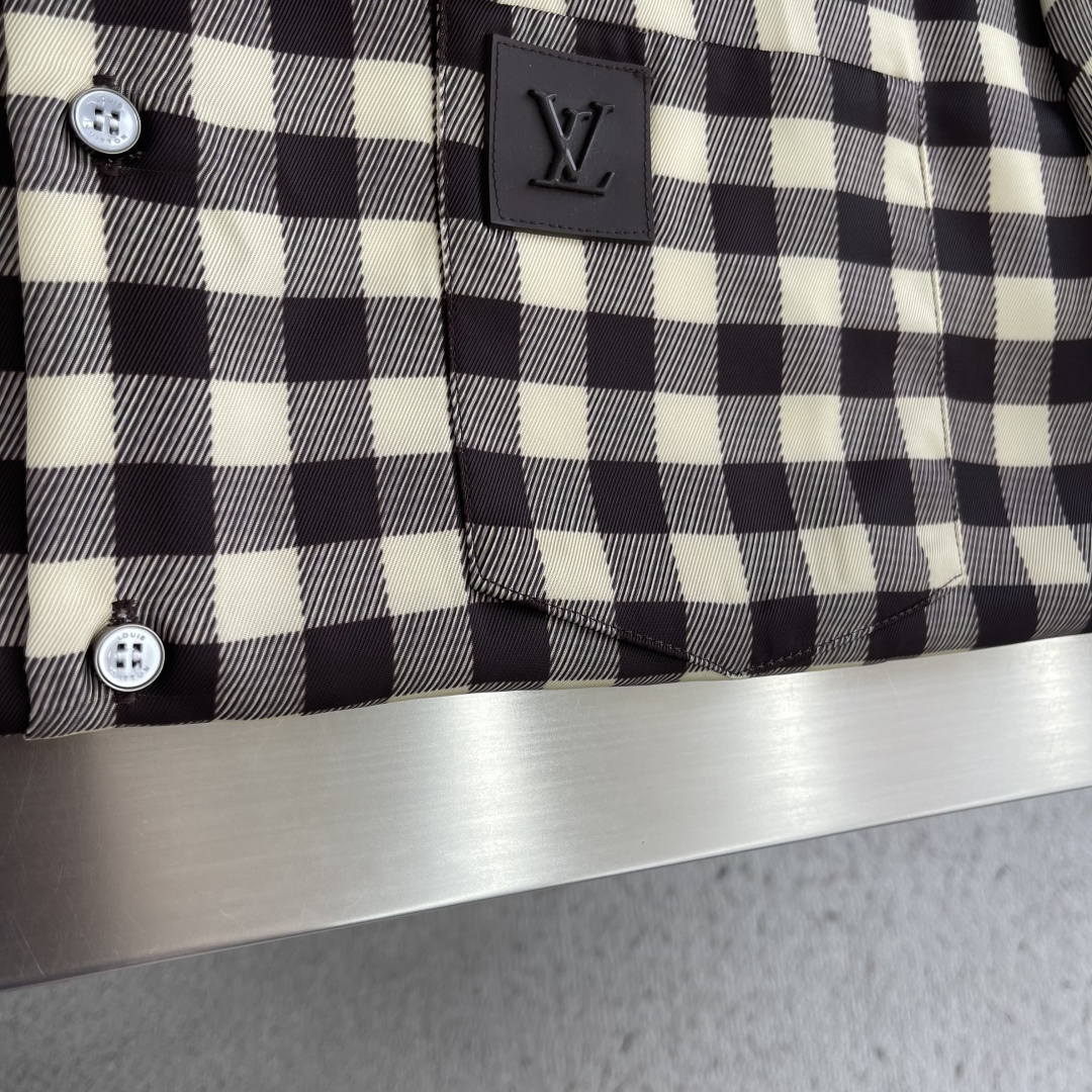 -驴牌    26新款春季系列 DAMIER 提花短袖侧开衩 衬衫 男款码数：S.M.L.XL尺码	衣长