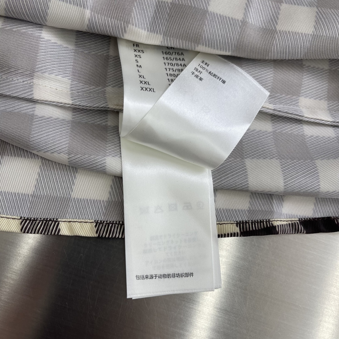 -驴牌    26新款春季系列 DAMIER 提花短袖侧开衩 衬衫 男款码数：S.M.L.XL尺码	衣长