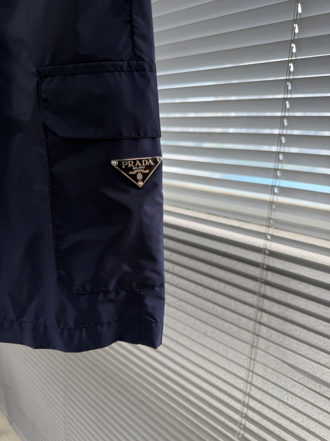 -PRAD     26SS款新款工装风短裤这款短裤选用品牌经典版型，面料采用原版40D尼龙，挺括有型，