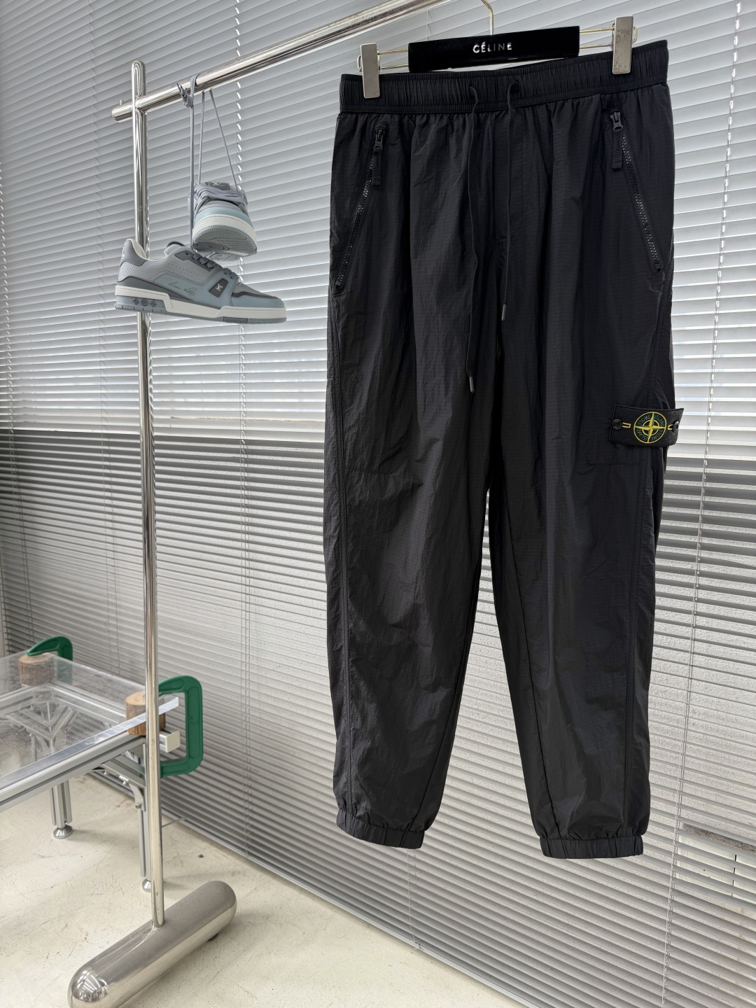 长裤-Stone Island   26ss夏季新款运动系列休闲裤卫裤 腰际抽绳款 侧边logo徽章点缀