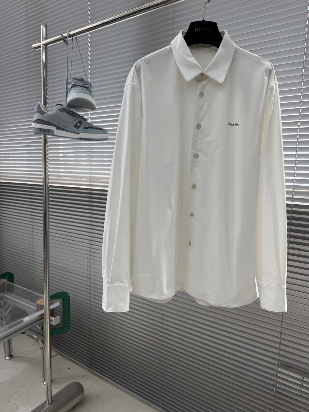 -PRAD     2026新款长袖衬衫 宽松版型 小翻领设计 全新的风格，展现的低调优雅、从容稳重的卓