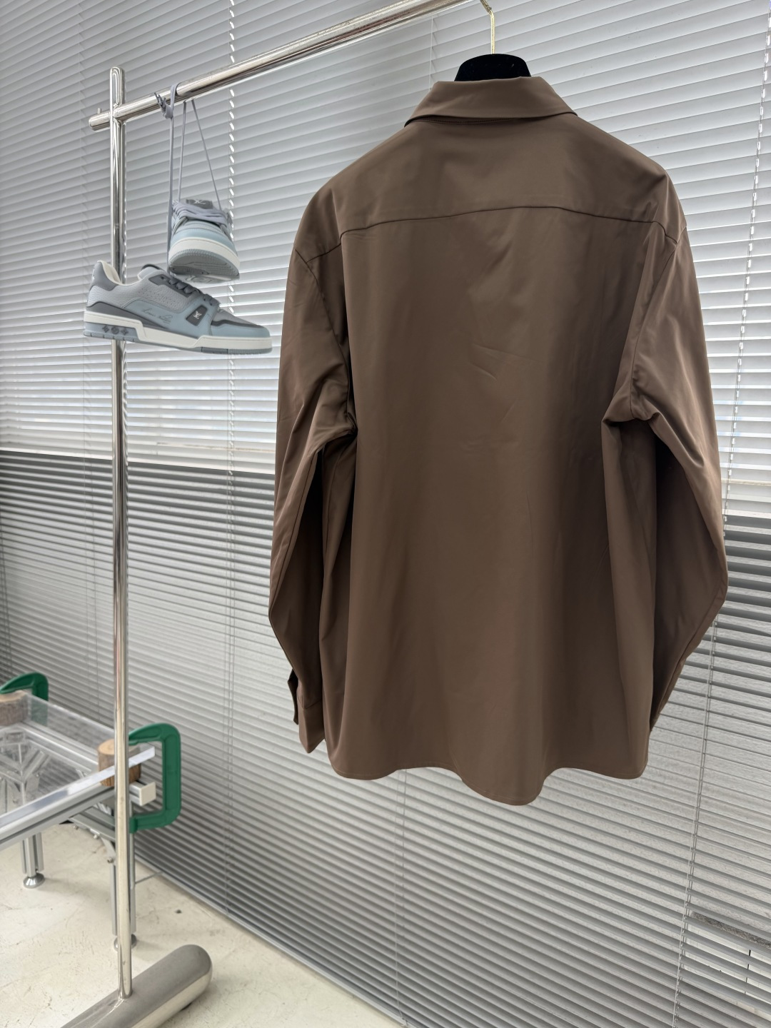 -PRAD     2026新款长袖衬衫 宽松版型 小翻领设计 全新的风格，展现的低调优雅、从容稳重的卓