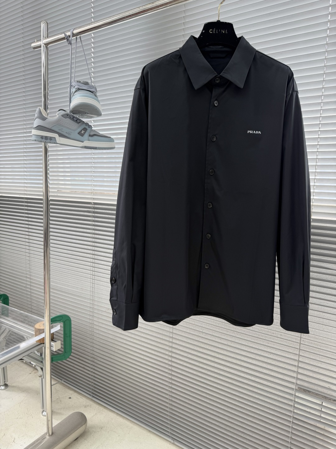 -PRAD     2026新款长袖衬衫 宽松版型 小翻领设计 全新的风格，展现的低调优雅、从容稳重的卓